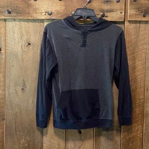 Lightweight pullover